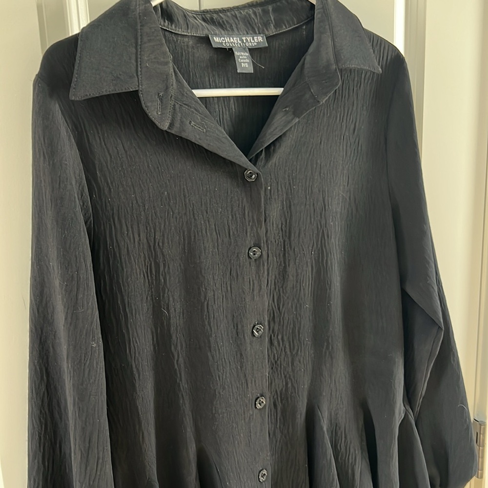 Michael, Tyler collections size small black flowing button down long blouse - Picture 5 of 8